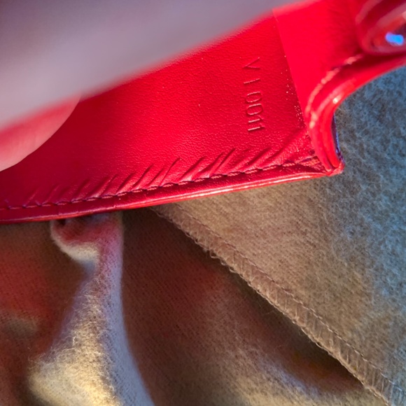 LOUIS VUITTON SPRING STREET RED VERNIS BAG - Picture 14 of 15